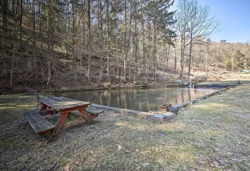Spacious Escape W/ Deck & Ponds Near Skiing!