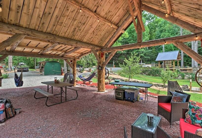 Spacious Escape W/ Deck & Ponds Near Skiing!