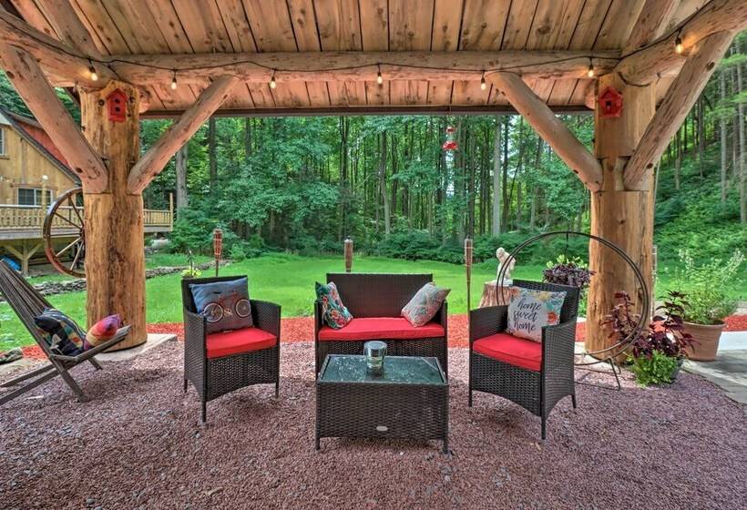 Spacious Escape W/ Deck & Ponds Near Skiing!