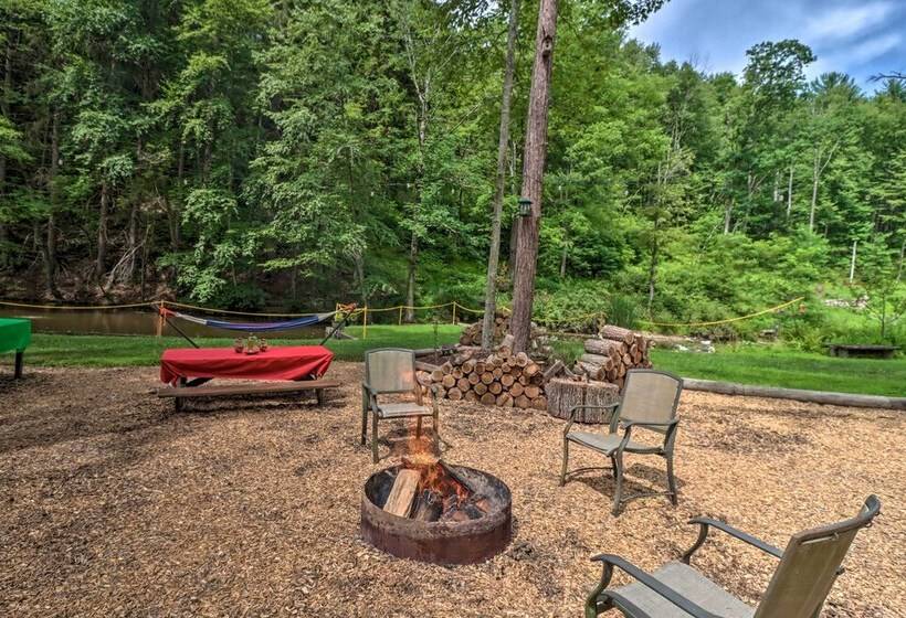 Spacious Escape W/ Deck & Ponds Near Skiing!