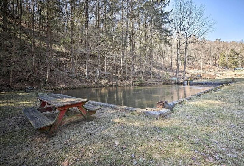 Spacious Escape W/ Deck & Ponds Near Skiing!