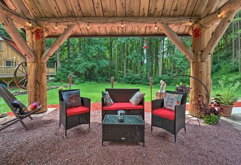 Spacious Escape W/ Deck & Ponds Near Skiing!