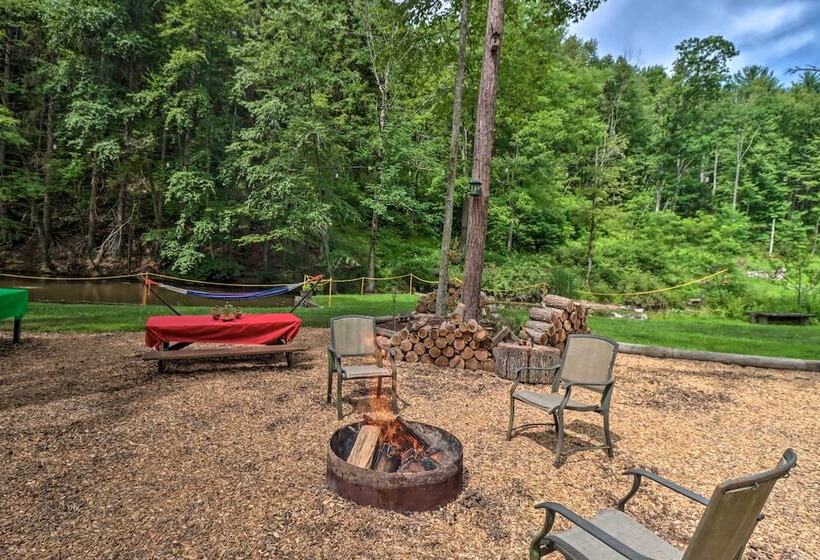 Spacious Escape W/ Deck & Ponds Near Skiing!