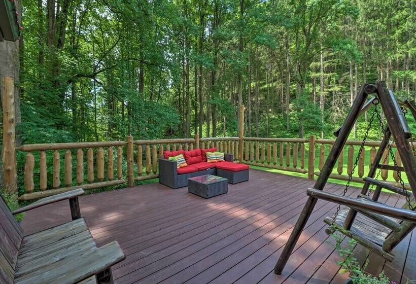 Spacious Escape W/ Deck & Ponds Near Skiing!