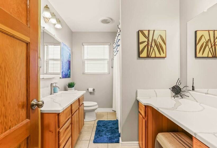 Spacious Family Home W/ Garage Game Room & Office!