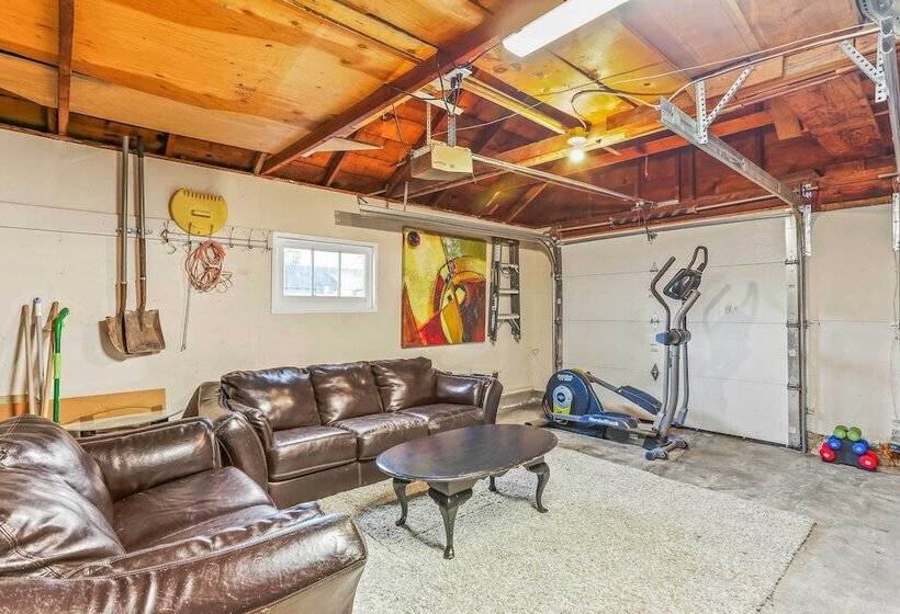 Spacious Family Home W/ Garage Game Room & Office!
