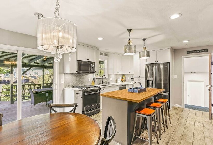 Spacious Family Home W/ Garage Game Room & Office!