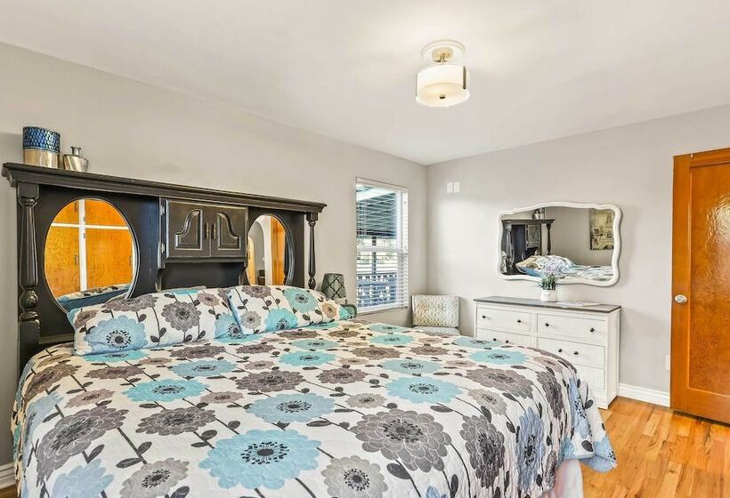 Spacious Family Home W/ Garage Game Room & Office!