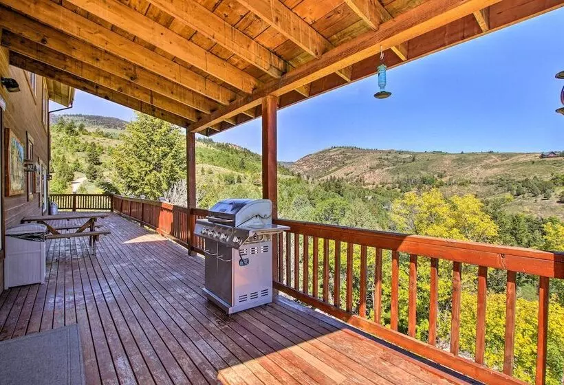 Spacious Fish Haven Cabin W/ Game Room + Deck!