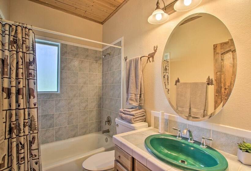 Spacious Fish Haven Cabin W/ Game Room + Deck!