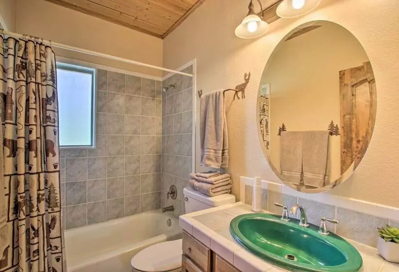 Spacious Fish Haven Cabin W/ Game Room + Deck!