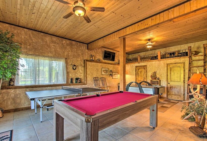 Spacious Fish Haven Cabin W/ Game Room + Deck!