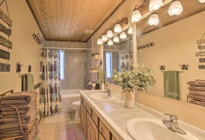 Spacious Fish Haven Cabin W/ Game Room + Deck!