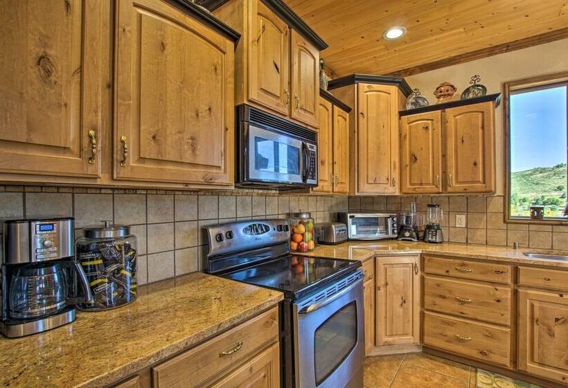 Spacious Fish Haven Cabin W/ Game Room + Deck!