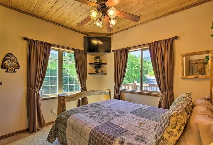 Spacious Fish Haven Cabin W/ Game Room + Deck!