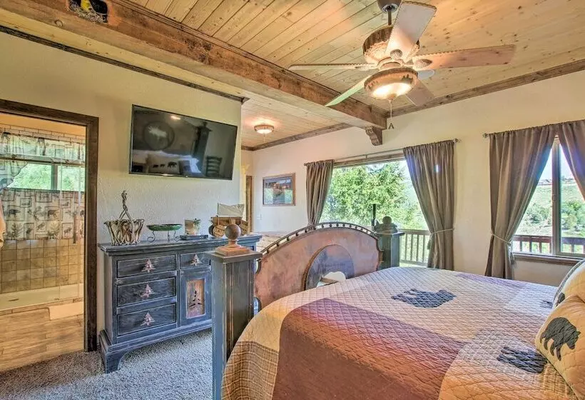 Spacious Fish Haven Cabin W/ Game Room + Deck!