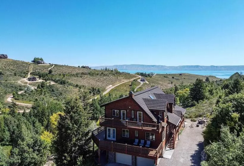 Spacious Fish Haven Cabin W/ Game Room + Deck!