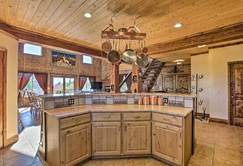 Spacious Fish Haven Cabin W/ Game Room + Deck!