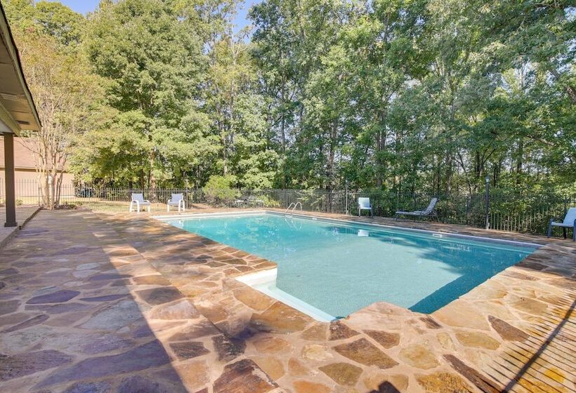 Spacious Southaven Home On 8 Acres W/ Private Pool