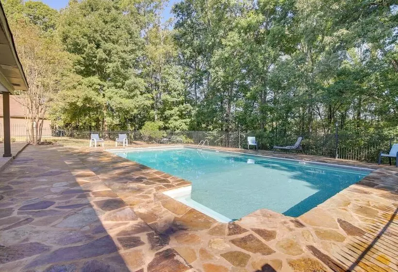Spacious Southaven Home On 8 Acres W/ Private Pool