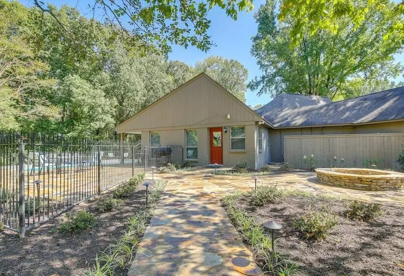 Spacious Southaven Home On 8 Acres W/ Private Pool