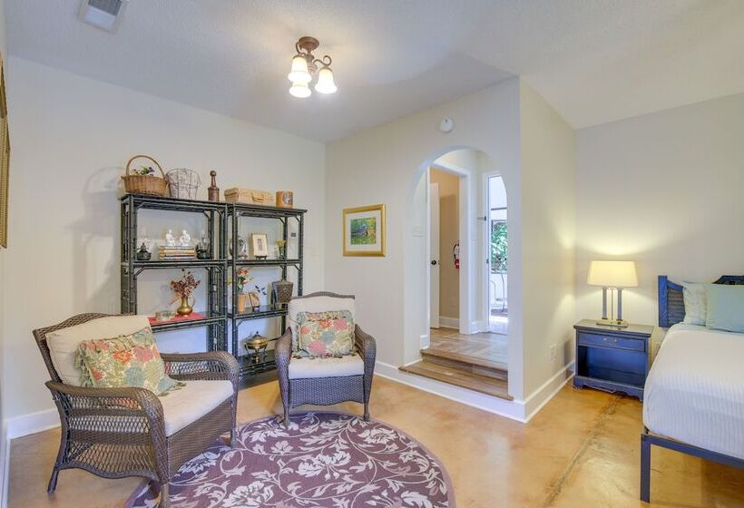 Spacious Southaven Home On 8 Acres W/ Private Pool