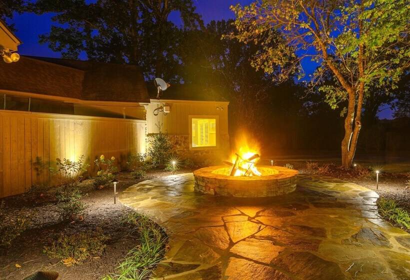 Spacious Southaven Home On 8 Acres W/ Private Pool