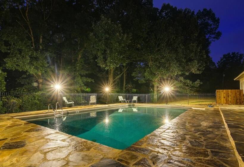 Spacious Southaven Home On 8 Acres W/ Private Pool