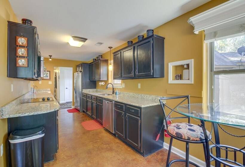 Spacious Southaven Home On 8 Acres W/ Private Pool