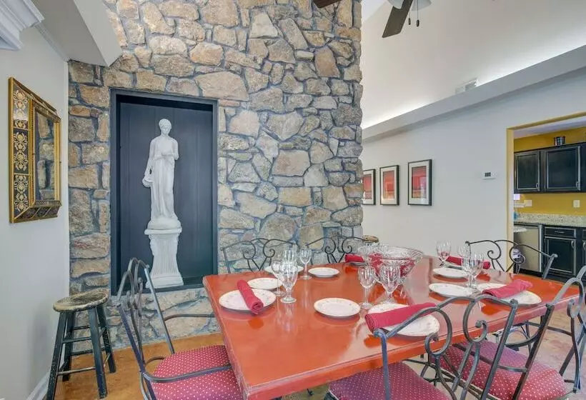 Spacious Southaven Home On 8 Acres W/ Private Pool