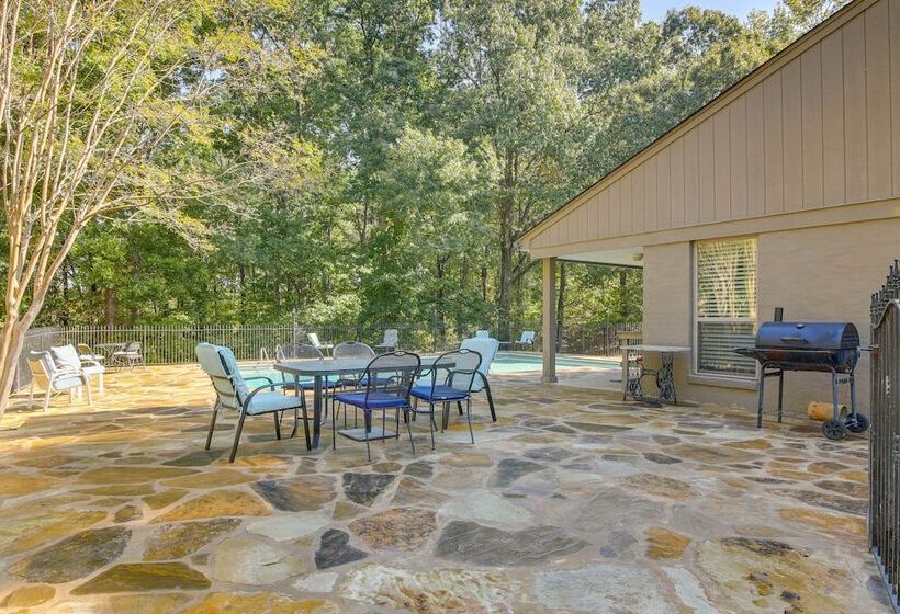 Spacious Southaven Home On 8 Acres W/ Private Pool