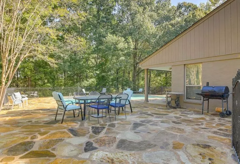 Spacious Southaven Home On 8 Acres W/ Private Pool