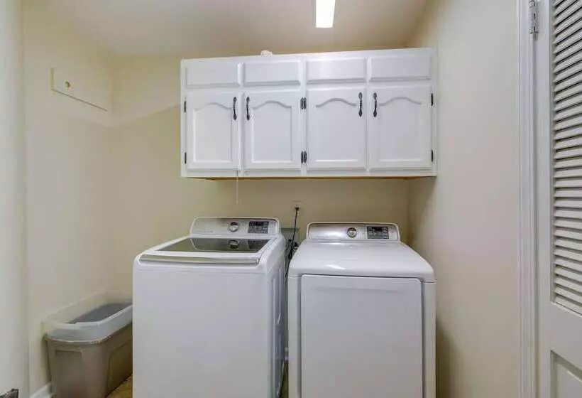 Spacious Southaven Home On 8 Acres W/ Private Pool