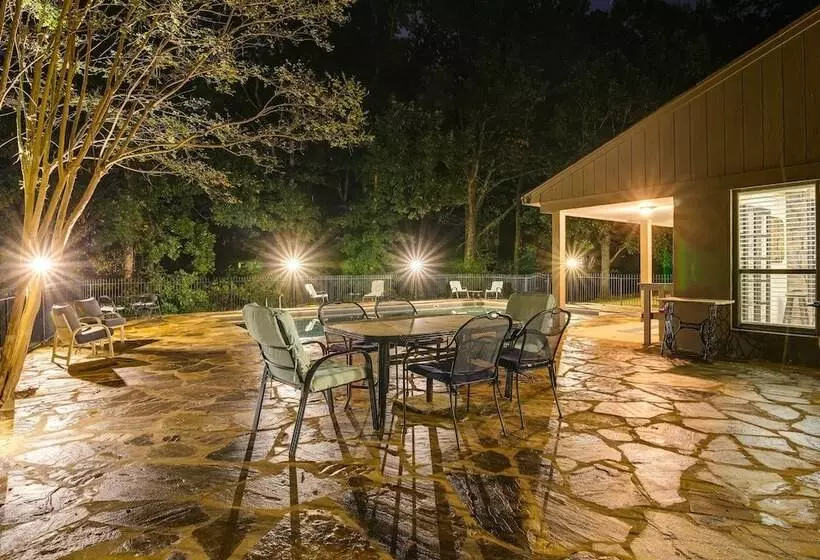 Spacious Southaven Home On 8 Acres W/ Private Pool