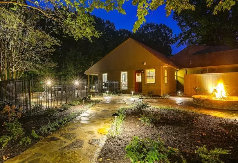 Spacious Southaven Home On 8 Acres W/ Private Pool