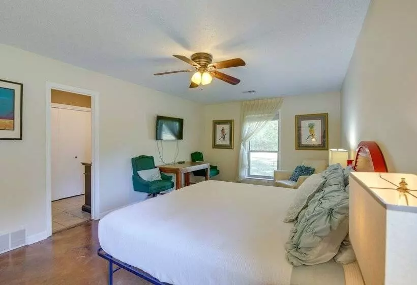 Spacious Southaven Home On 8 Acres W/ Private Pool