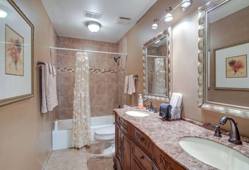 Spacious Southaven Home On 8 Acres W/ Private Pool