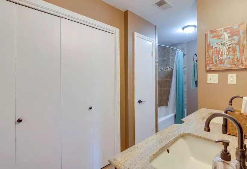 Spacious Southaven Home On 8 Acres W/ Private Pool