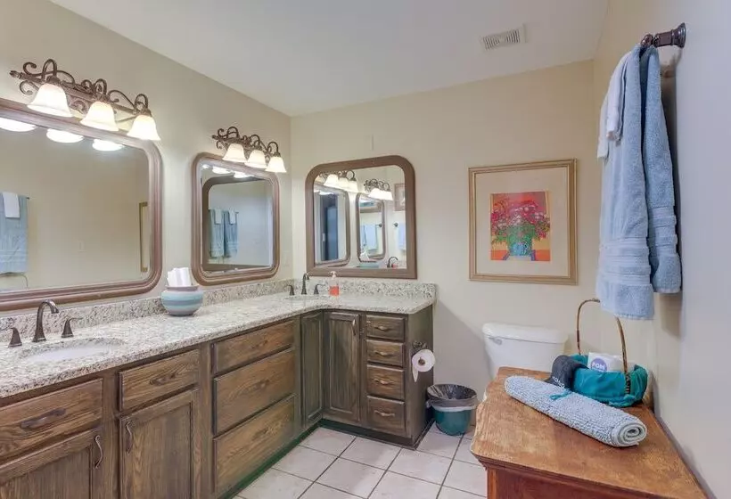 Spacious Southaven Home On 8 Acres W/ Private Pool