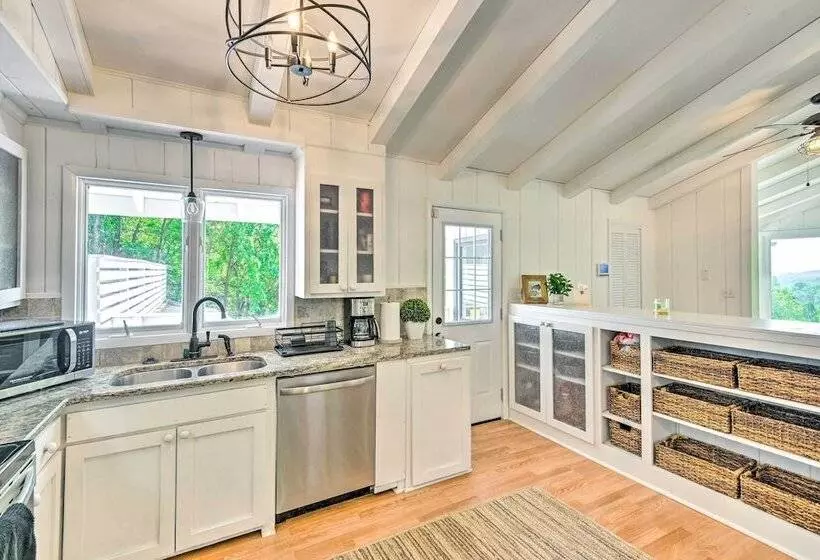 Stylish Franklin Cabin On 6 Private Acres!