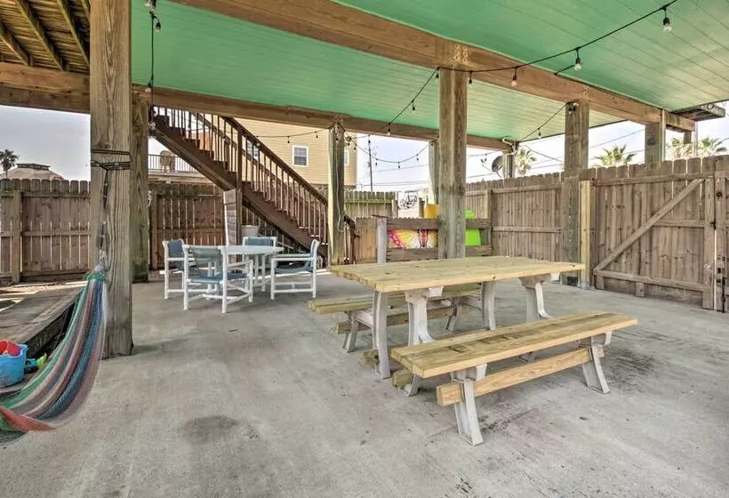 1/2 Mi To Sand: Surfside Beach Retreat!