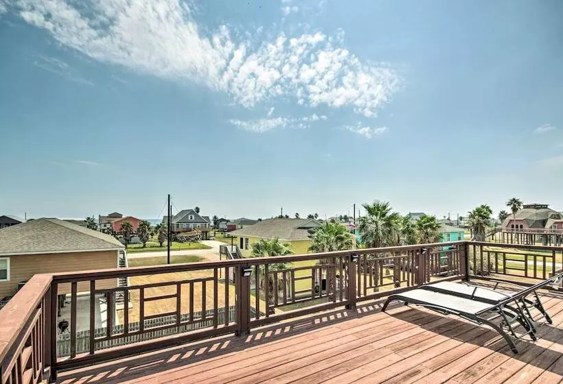 1/2 Mi To Sand: Surfside Beach Retreat!