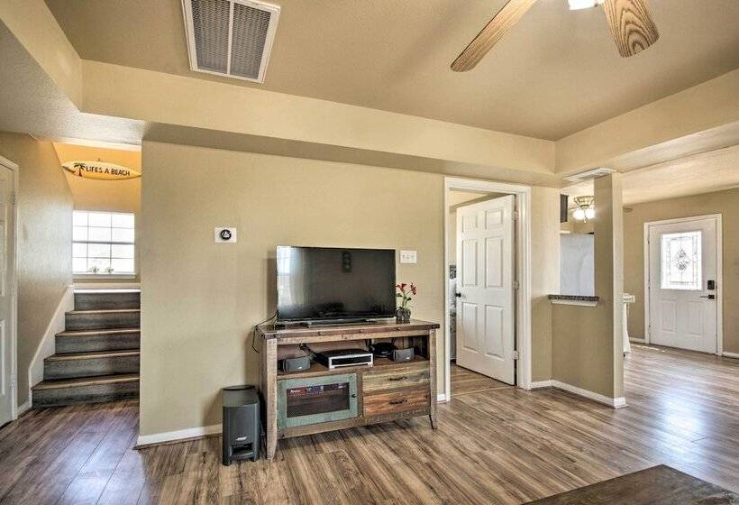 1/2 Mi To Sand: Surfside Beach Retreat!