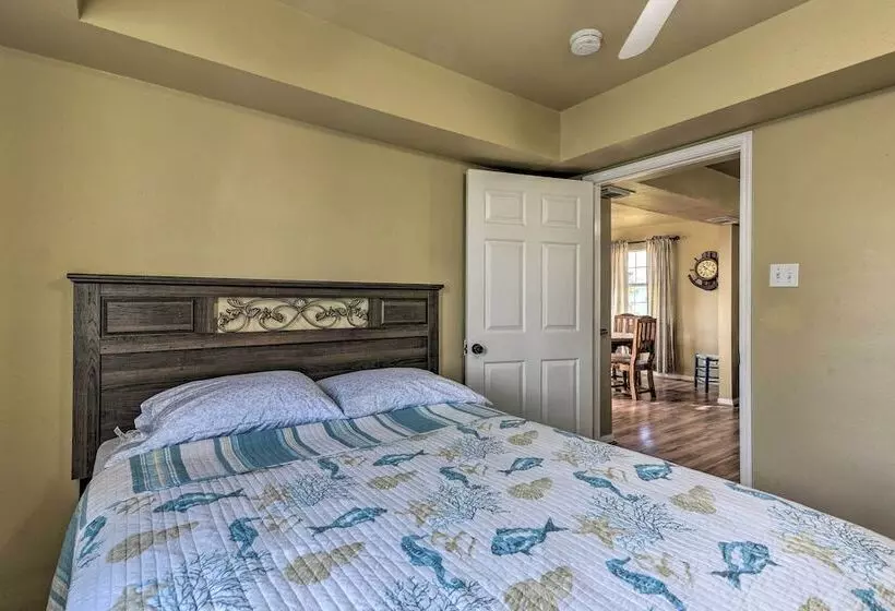 1/2 Mi To Sand: Surfside Beach Retreat!