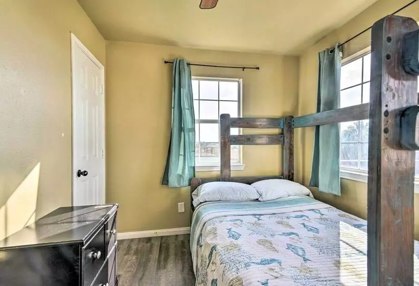 1/2 Mi To Sand: Surfside Beach Retreat!