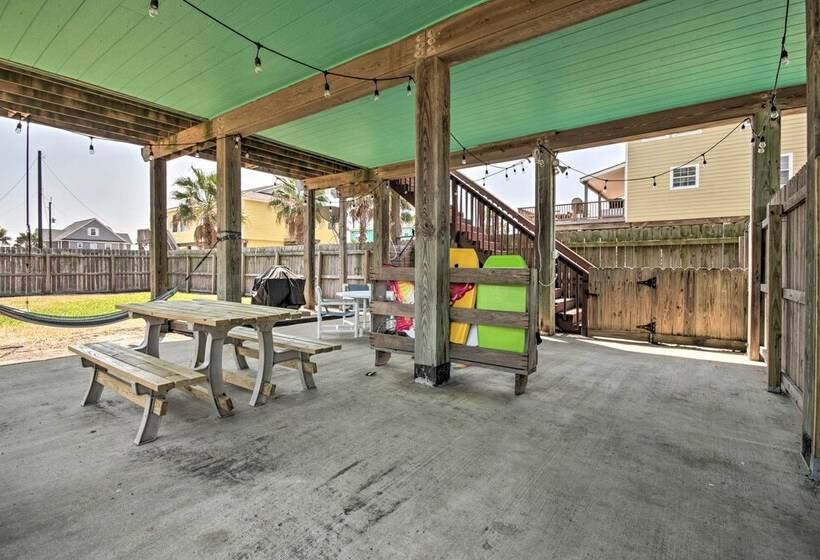 1/2 Mi To Sand: Surfside Beach Retreat!