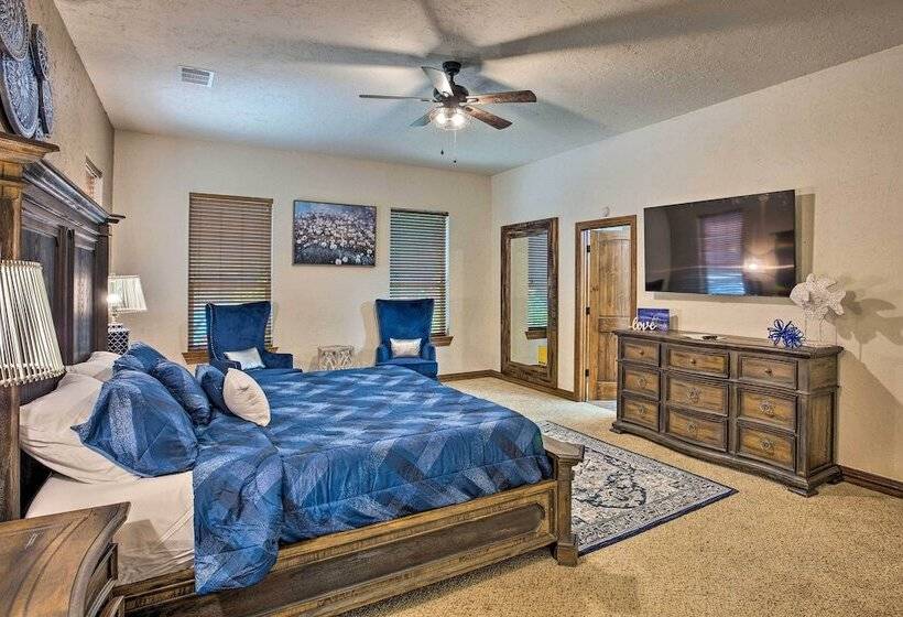 14 Acre Terrell Ranch Escape W/ Pool & Fire Pit!