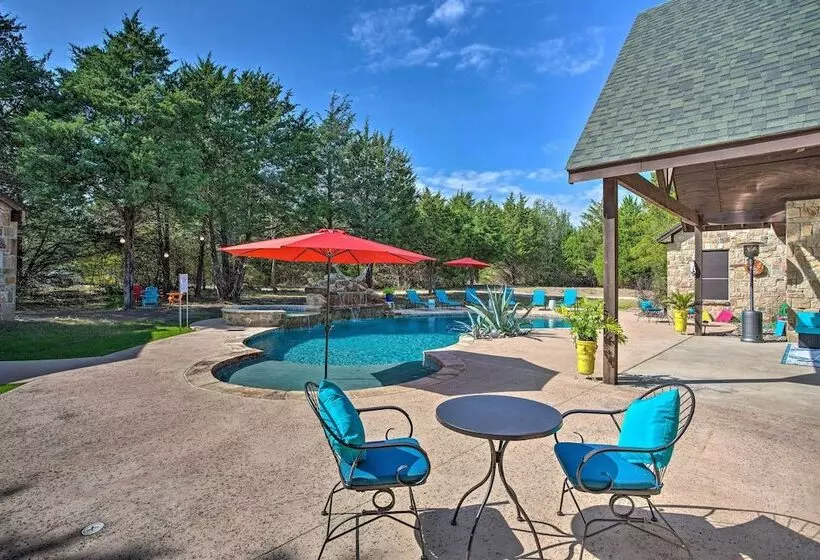 14 Acre Terrell Ranch Escape W/ Pool & Fire Pit!