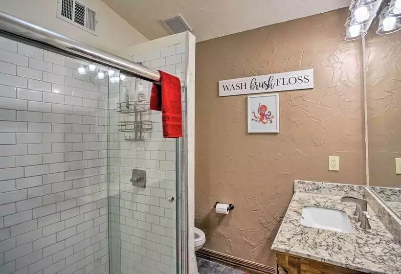 14 Acre Terrell Ranch Escape W/ Pool & Fire Pit!