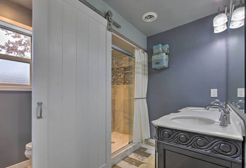 Tranquil Lakefront Cabin: Fire Pit, Grill & Patio